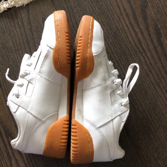 SOLD White Reebok Classics with Gum Sole - Picture 4 of 7